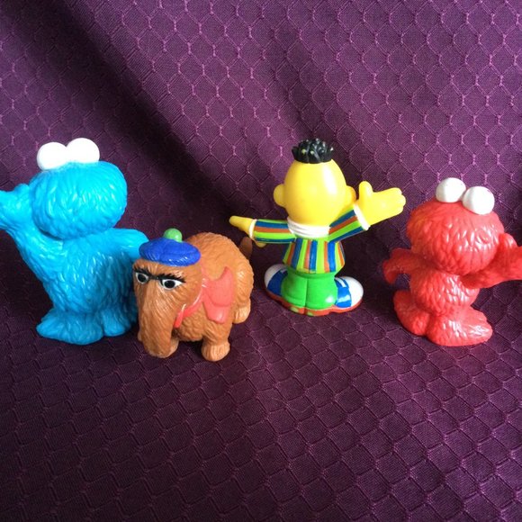 Lot 4 Sesame Street Figures 2010 Hasbro Elmo Bert Cookie Snuffleupagous - Picture 5 of 6
